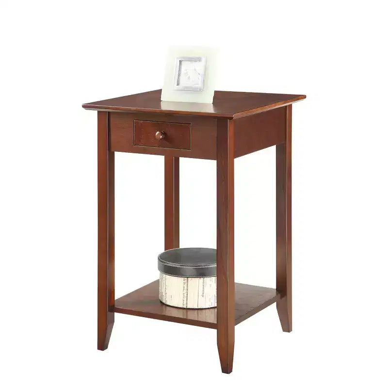Table de chevet classique à 1 tiroir avec étagère spacieuse, pieds en pin massif et plateau en placage de frêne pour salon ou chambre à coucher