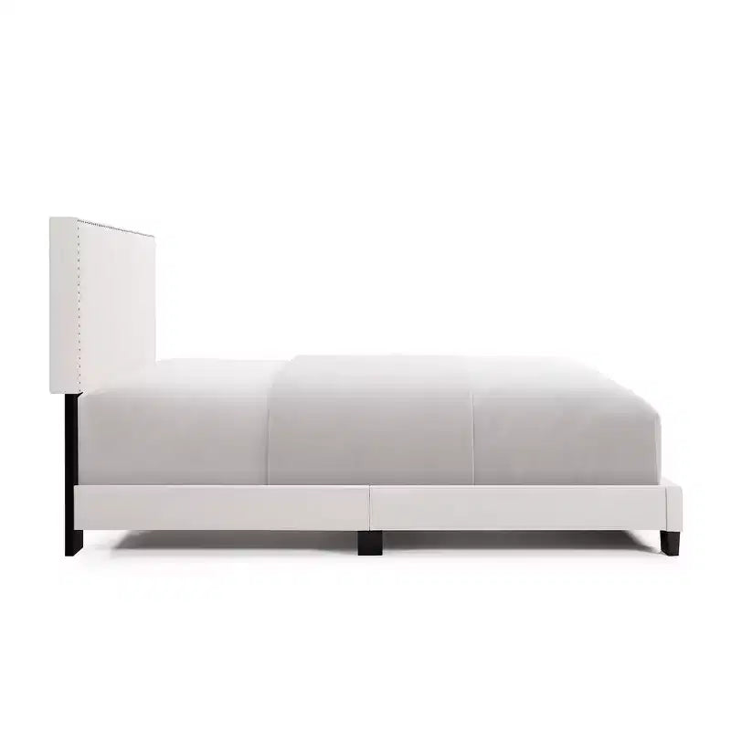 Cadre de lit Queen/Full pour chambre principale avec tête de lit capitonnée et garniture cloutée, lit plateforme moderne, aucun sommier tapissier requis