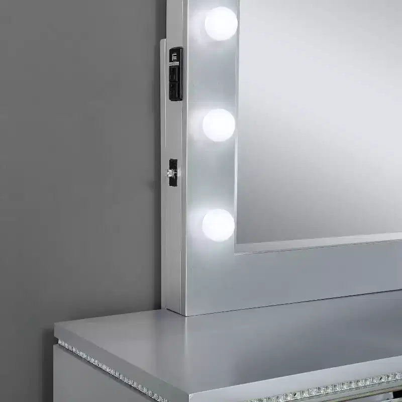 Ensemble de chambre 6 pièces lit California King Argent/Gris : Design glamour, bordures miroir, capitonné