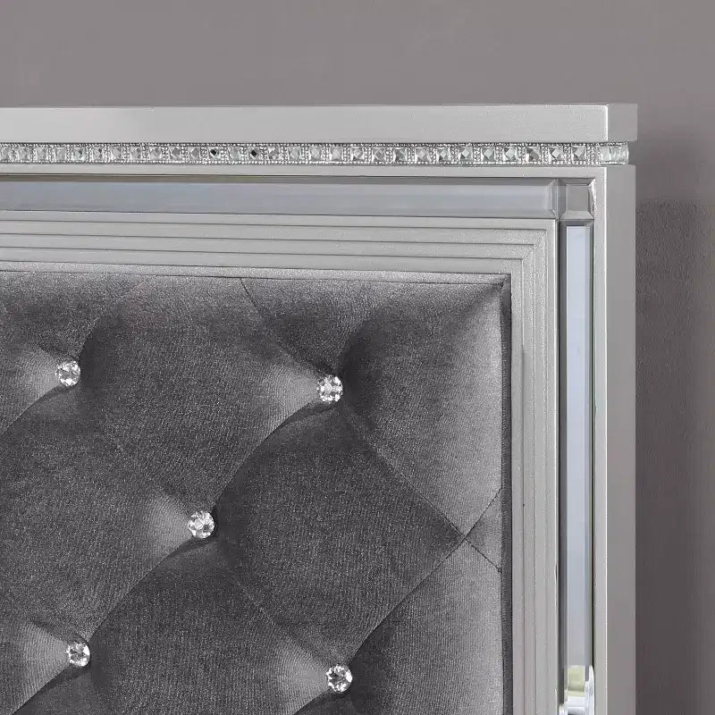 Ensemble de chambre 6 pièces lit California King Argent/Gris : Design glamour, bordures miroir, capitonné