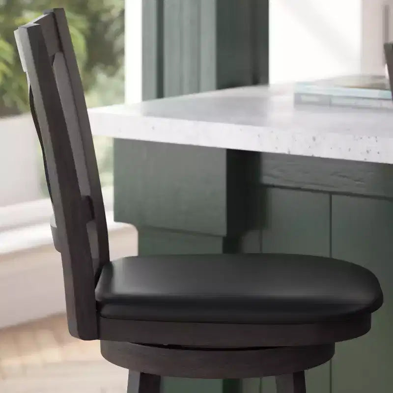 Tabouret de bar 24" pivotant en bois avec dossier en croix, hauteur comptoir, assise rembourrée et repose-pieds intégré